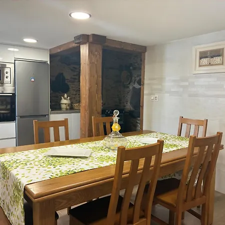 Casa Os Lindeiros بيت للعطل